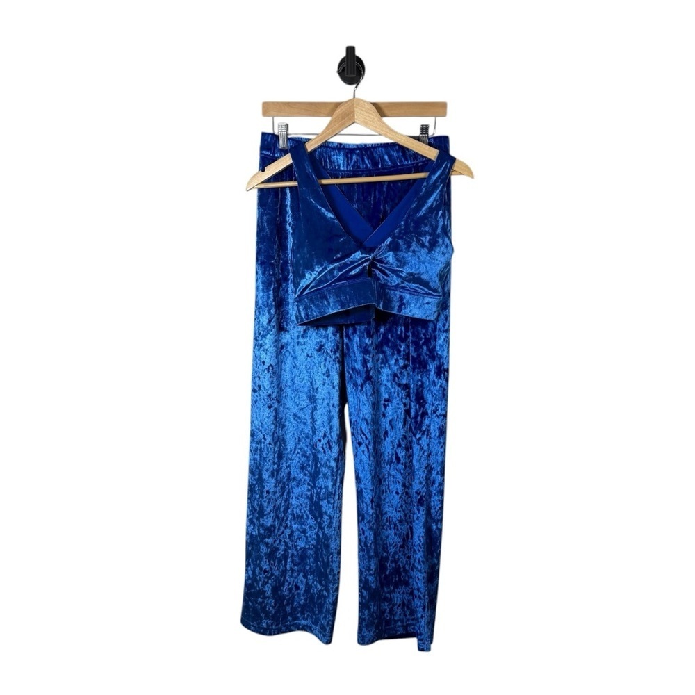 NWOT Fabletics Women’s Crushed Velour Matching Set in Celeste Blue Size M